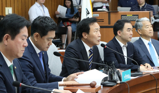 손학규 바른미래당 손학규 대표가 4일 국회에서 열린 의원총회에서 발언하고 있다. 연합뉴스